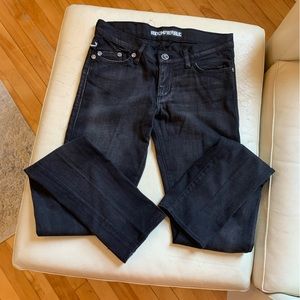 Rock & Republic black skinny jeans, embellished back pocket, flattering style!